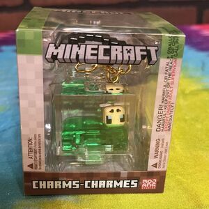 MINECRAFT MOJANG HONEY BEE CHARM IN WATER AND KEYCHAIN